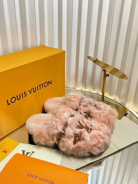 Picture of Louis Vuitton Slippers _SKULVsz35-39mnq1127508